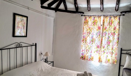 Basic Triple Room, Shared Bathroom
