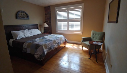 Standard Room, 1 King Bed (Deluxe Pullman 201)