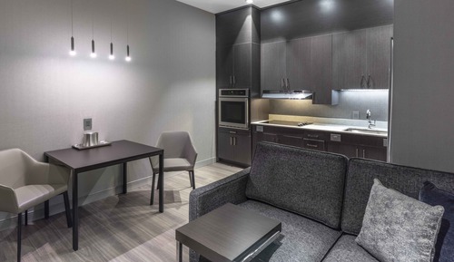 Suite, 1 Bedroom, Non Smoking (Mobility/Hearing Access, Roll-in Shwr)