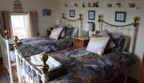 Twin Room, Shared Bathroom