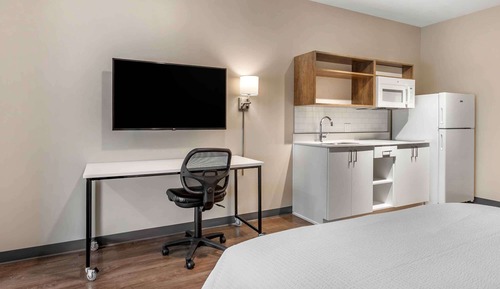 Standard Studio, 1 King Bed, Non Smoking, Refrigerator (Microwave)