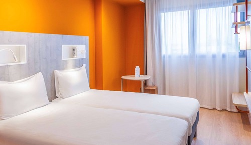 Double Room, Multiple Beds (Double bed + single bed)