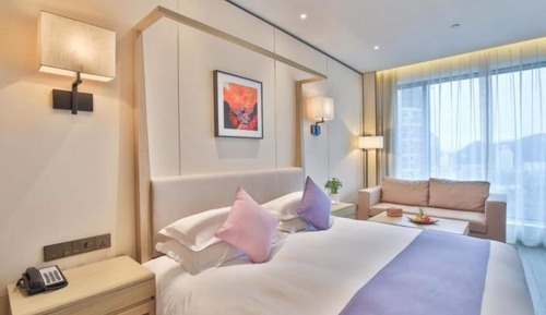 Deluxe King Room