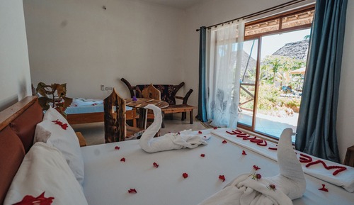 Deluxe Triple Room, Pool View