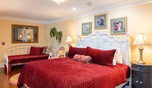 Retreat House - Ruby Rm