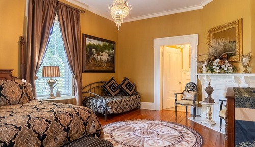 Mansion Gold Suite