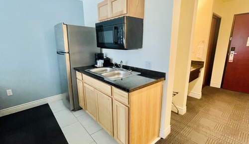 Signature Room, 1 King Bed, Accessible, Kitchenette