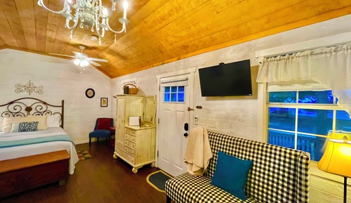 Creek Road Cottage