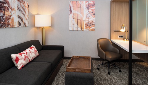Suite, Multiple Beds (Mobility/Hearing Access, Roll-In Shwr)