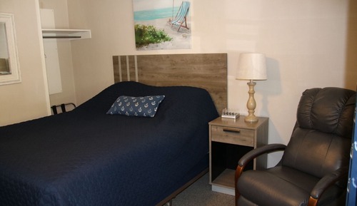 Room 1, 1 Queen Bed