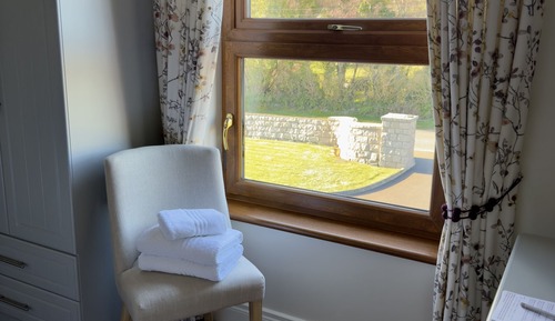 Double Room, Ensuite, Mountain View (Binnian)