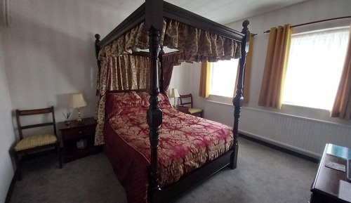 Four Poster Room
