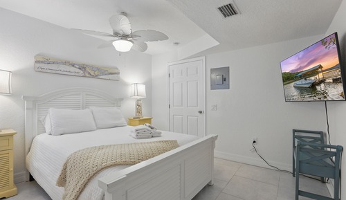 Deluxe Cottage, 1 Queen Bed with Sofa bed (FIVE)