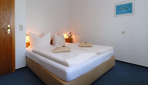 Standard Double Room, Private Bathroom, Pool View (Erdgeschoss)