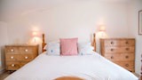House (2 Bedrooms)