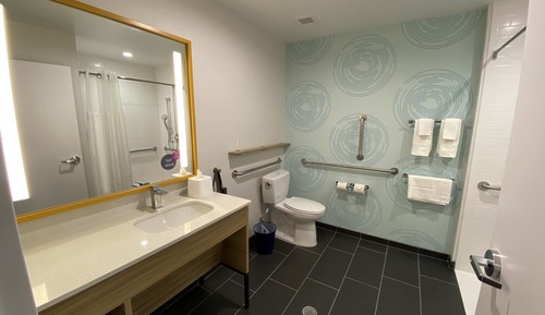 Room, 2 Queen Beds, Accessible (Roll-In Shower)