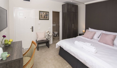 Comfort room with balcony