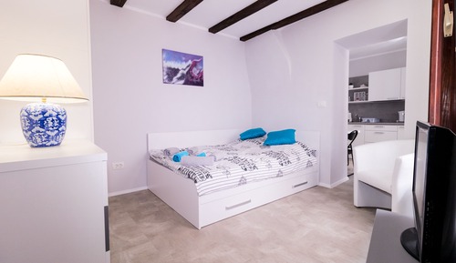 Apartment (3. V)