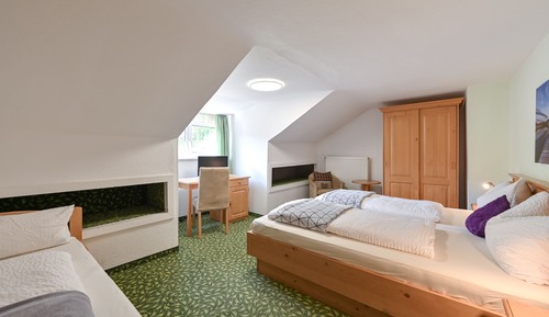 Triple Room (external private bathroom)