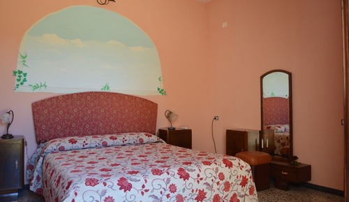 Double Room, Courtyard View (Rosa)