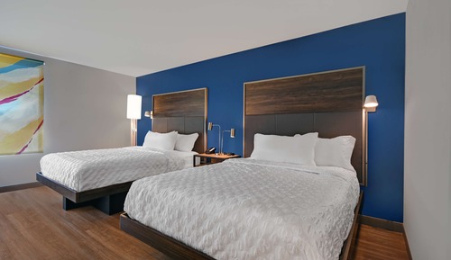 Room, 2 Queen Beds, Accessible (Roll-In Shower)