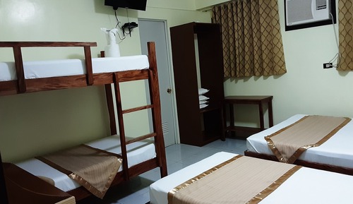 Quintuple Room