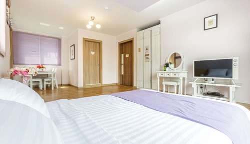 Condo (Amethyst, Max 2 People)