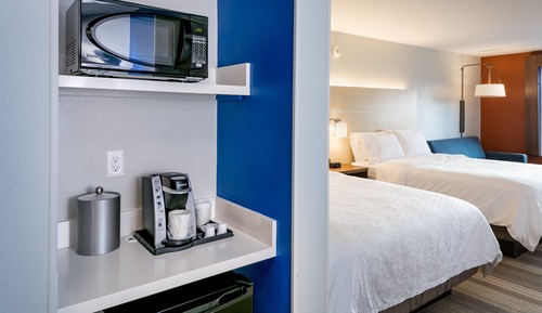 Suite, 2 Queen Beds, Accessible Bathtub (Communications)