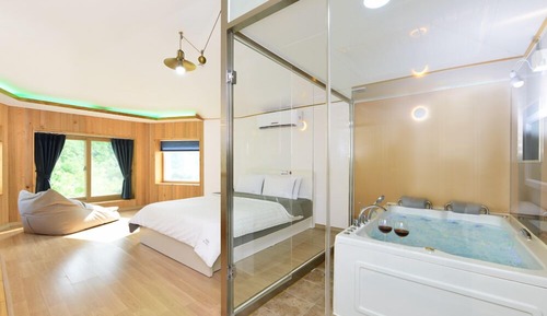 Room (Unique)