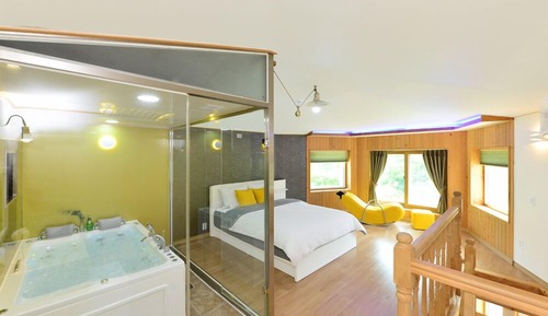 Room (Shiny)