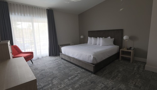 Deluxe Room, 1 King Bed, Balcony, Lakeside