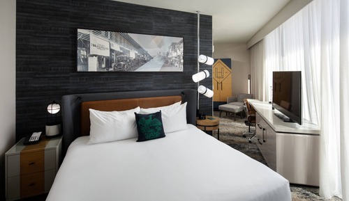 Room, 1 King Bed, Non Smoking, City View (Corner)