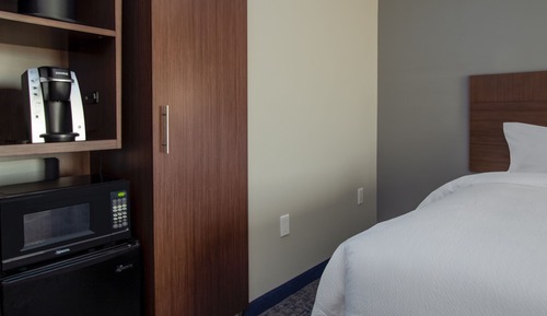 Room, 1 King Bed, Non Smoking (Mobility/Hearing Access, Roll-In Shwr)