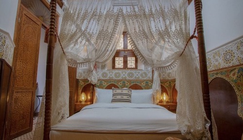 Traditional Suite (Krade)