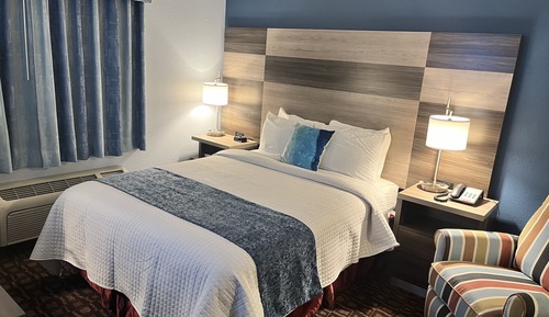 Standard Room, 1 Queen Bed, Non Smoking, Refrigerator & Microwave