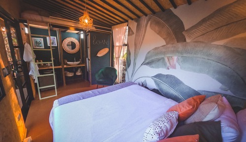 Deluxe Cabin Glamping Bambu