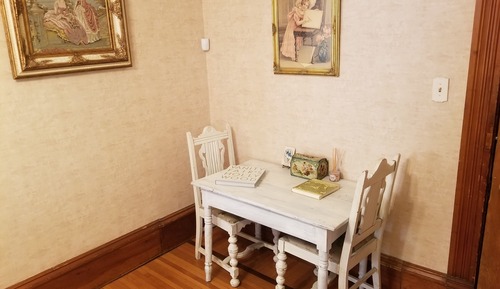 White Suite, 1 Queen Bed, private Bathroom, Courtyard View