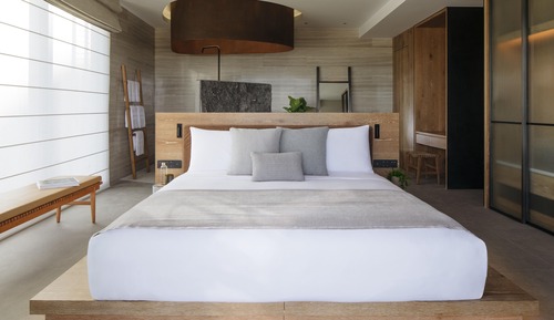 Suite, 1 King Bed, Garden View