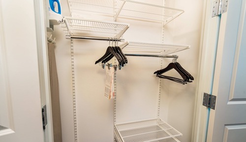 Suite, 1 Queen Bed, Non Smoking, Corner (Mobility/Hearing Access, Roll-in Shwr)