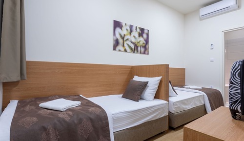 Economy Twin Room, Ensuite