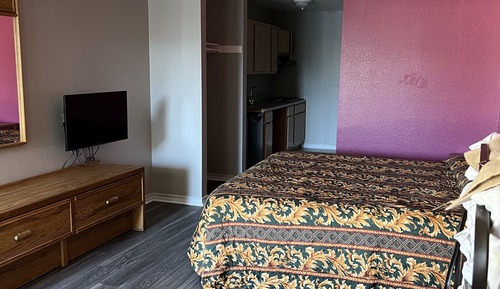 Room with King Sized Bed (Smoking)
