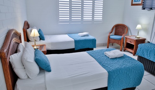 Family Room, 1 Queen Bed & 3 Singles Beds