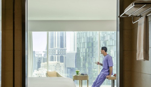 Deluxe Suite, 1 King Bed, Club Lounge Access (Deluxe)