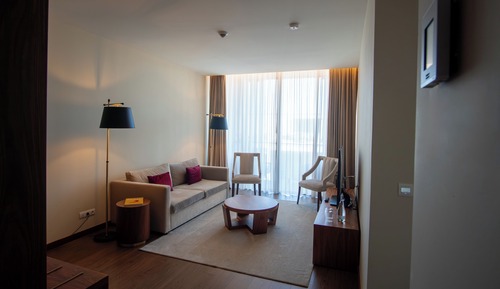 Suite, 1 King Bed, Balcony