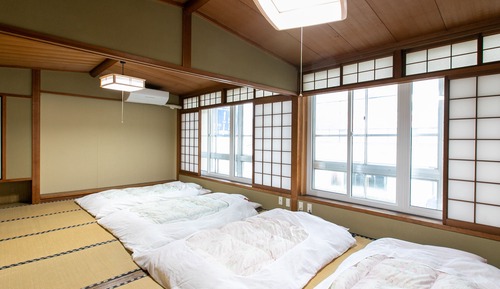 Japanese Room With Shared Washroom- 8 Pax