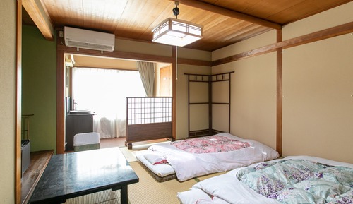 Japanese Room With Shared Washroom- Quadruple