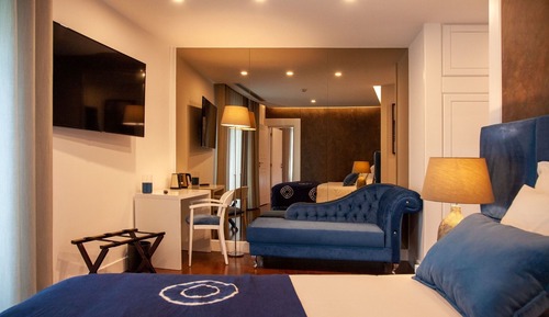 Suite, Terrace, Garden View