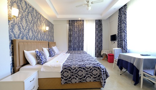 Deluxe Triple Room (3 People)