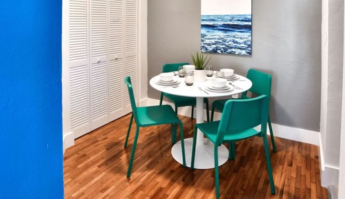 EatRestPlay One-Bedroom Sleeps 4
