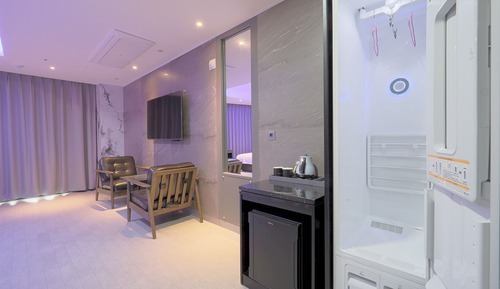 Signature Suite